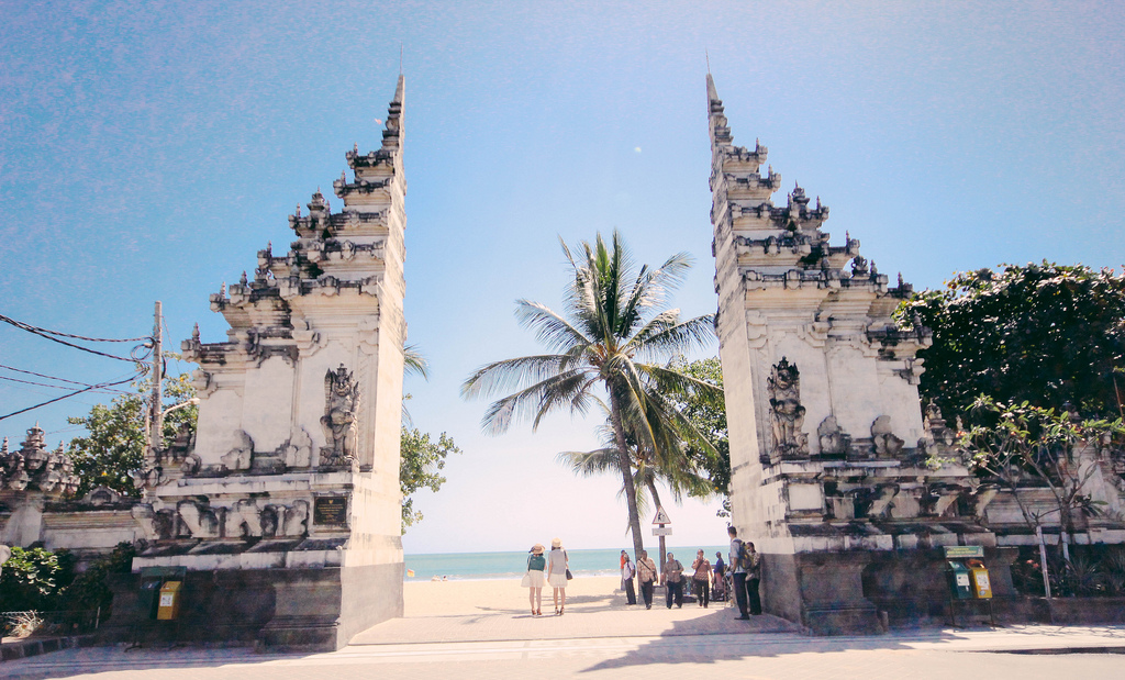 Kuta beach photo  by Nicolas Bitar