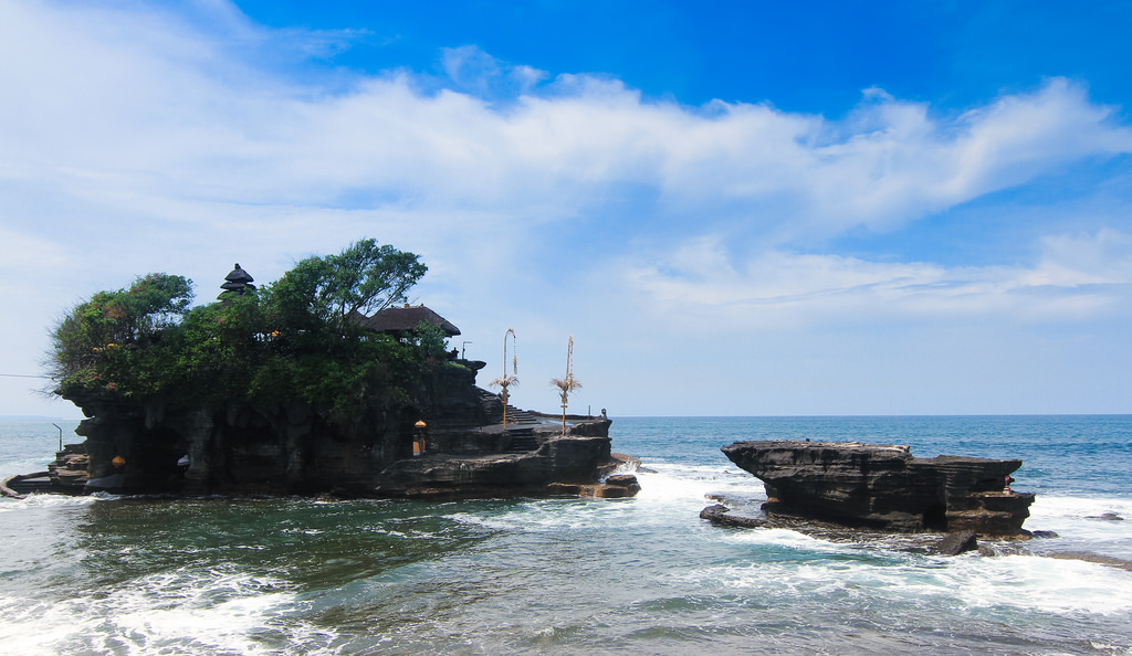 Tanah Lot, Bali photo by by boychat