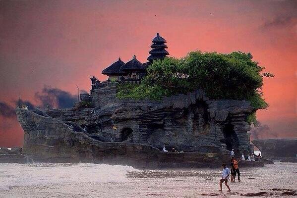 TanahLot photo by @damnitstrue