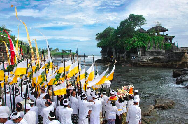 Tanah Lot photo by 