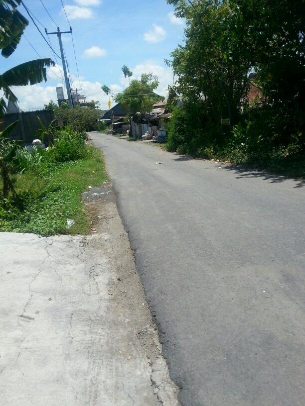 empty Bali roads photo by Chris Gilders