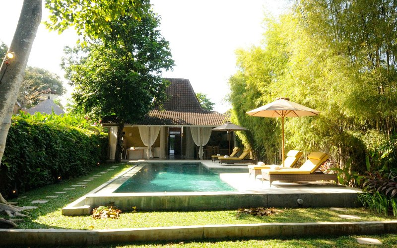 Villa_bali_with garden_and_pool
