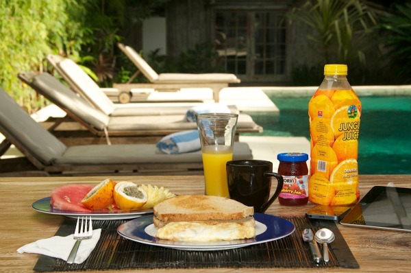 villa-adagian-umalas-bali-breakfast