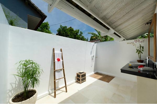 villa-umalas-bathroom