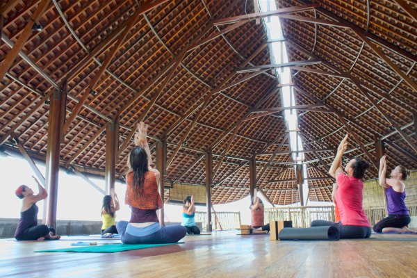 Bali-retreat-yoga-class_floatingleaf