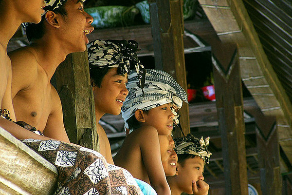 Expression of Joy, onlookers at the Perang pandan | © Riza Nugraha/Flickr