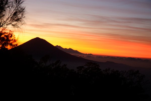 mount_batukaru_bali_sunset