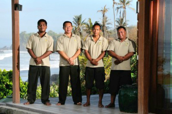 Bulung-Daya-villa-staff1