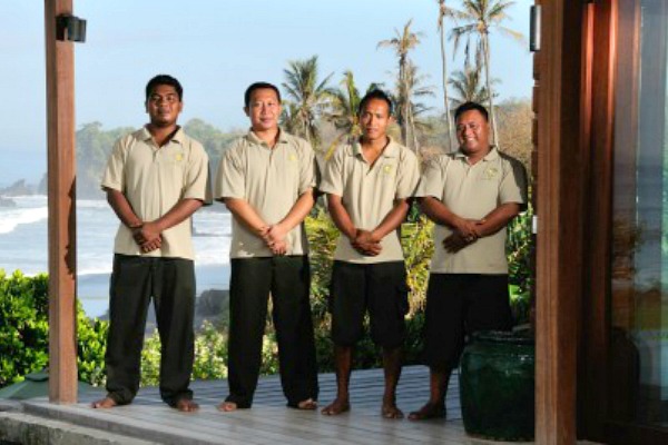 Bulung-Daya-villa-staff1